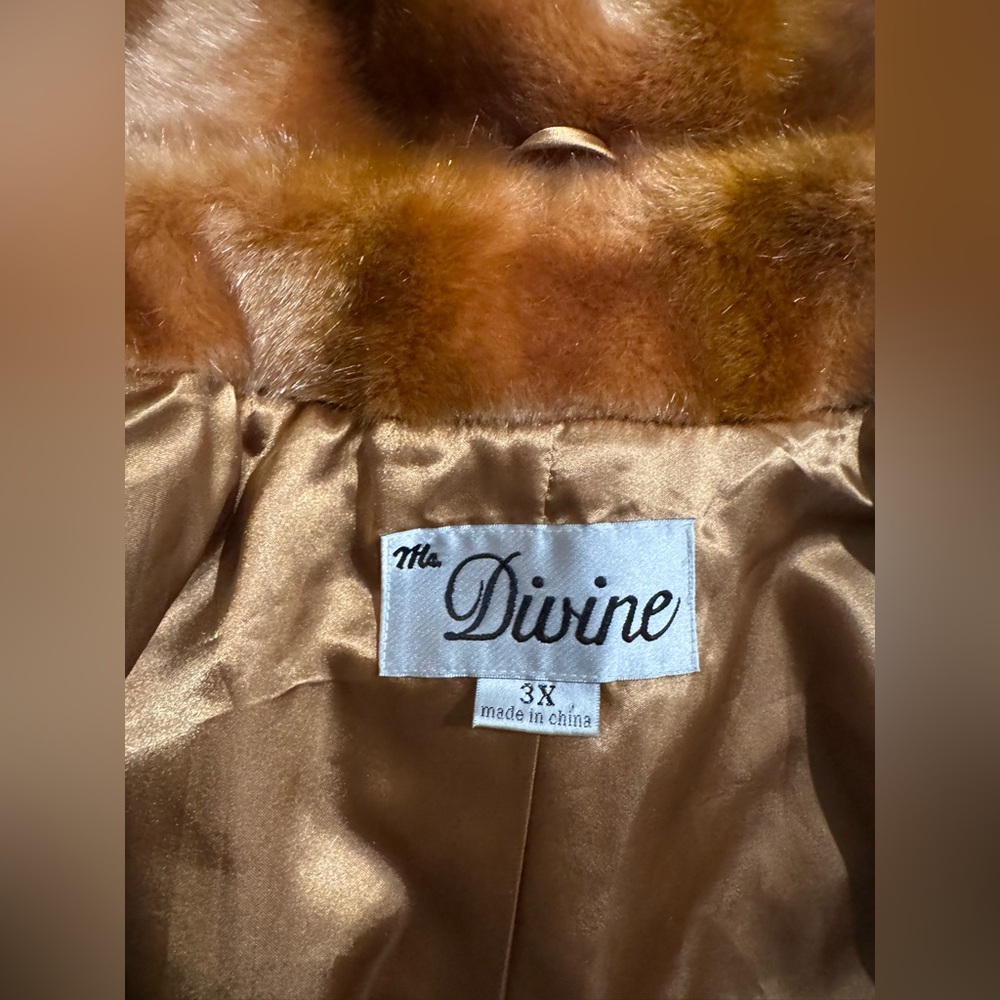 Ms. Divine Immitation Fur Coat.
Size: 3X. Women’s - Picture 15 of 16